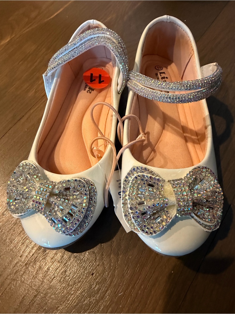 Link White Girls Dress Shoes with Sparkling Bow